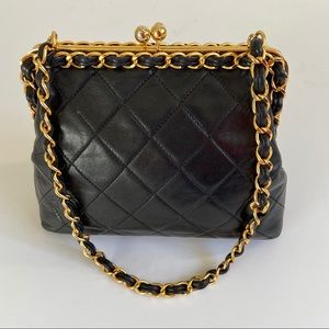 Vintage CHANEL KISS LOCK QUILTED CLUTCH BAG RARE